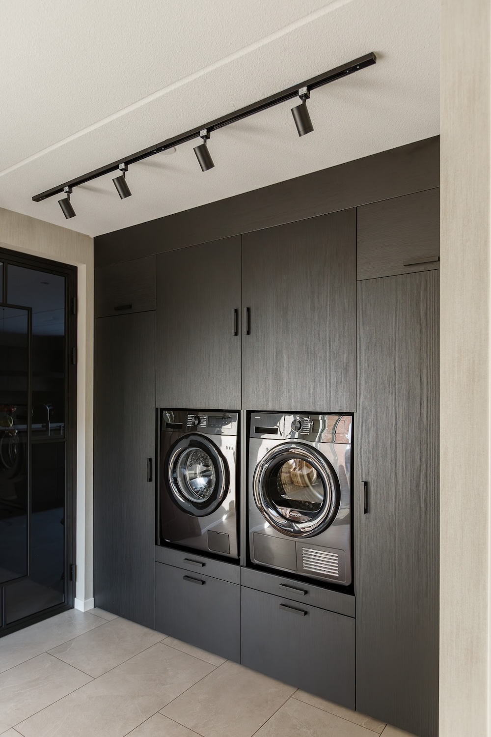 Foto Slimme wasombouw voor een opgeruimde wasruimte FotoSlimme wasombouw voor een opgeruimde wasruimte